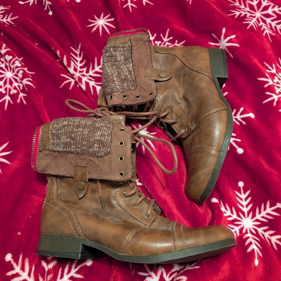 American Eagle Outfitters Shoes - American Eagle Outfitters Tan Lace-Up Ankle Boots